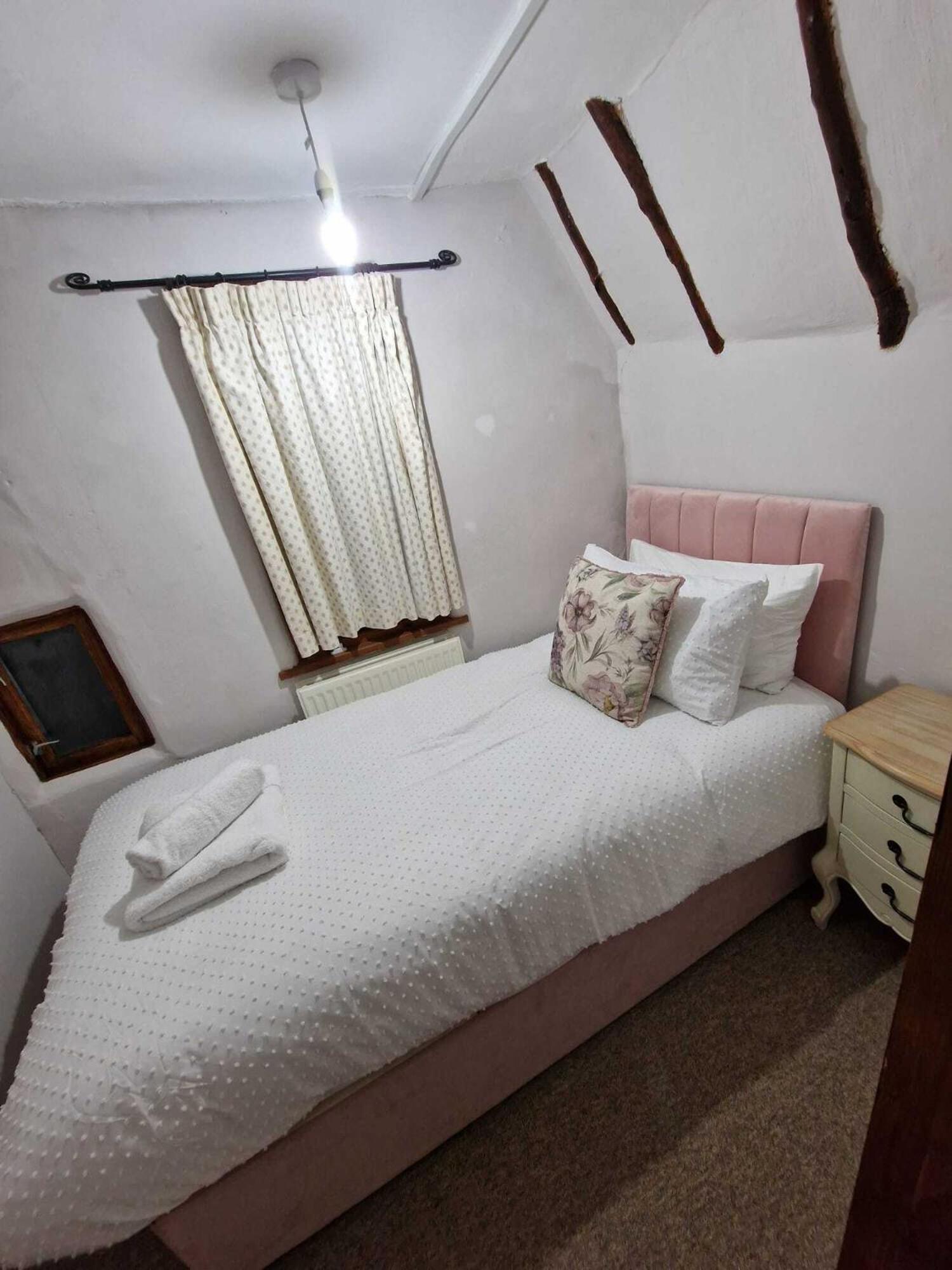 Two Bedroom Grade Ll Cottage At Az Luxury Stays Honey Horsefield With Wifi And Free Parking Hundon المظهر الخارجي الصورة
